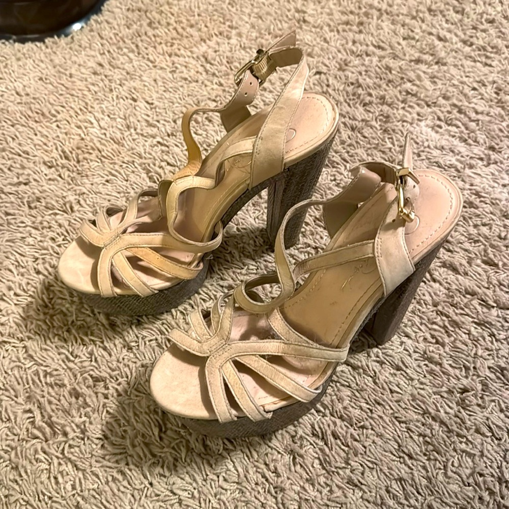 Jessica simpson platform sandals 8